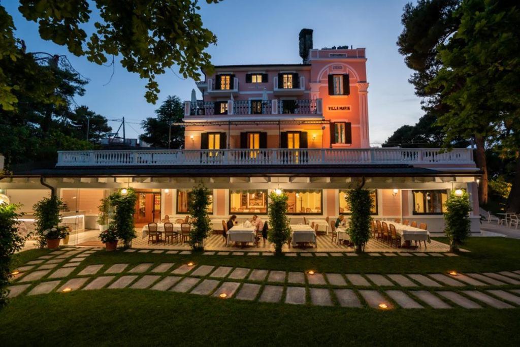 Park Hotel Villa Maria San Menaio Exteriör bild