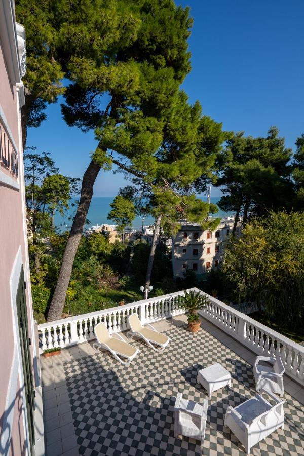 Park Hotel Villa Maria San Menaio Exteriör bild