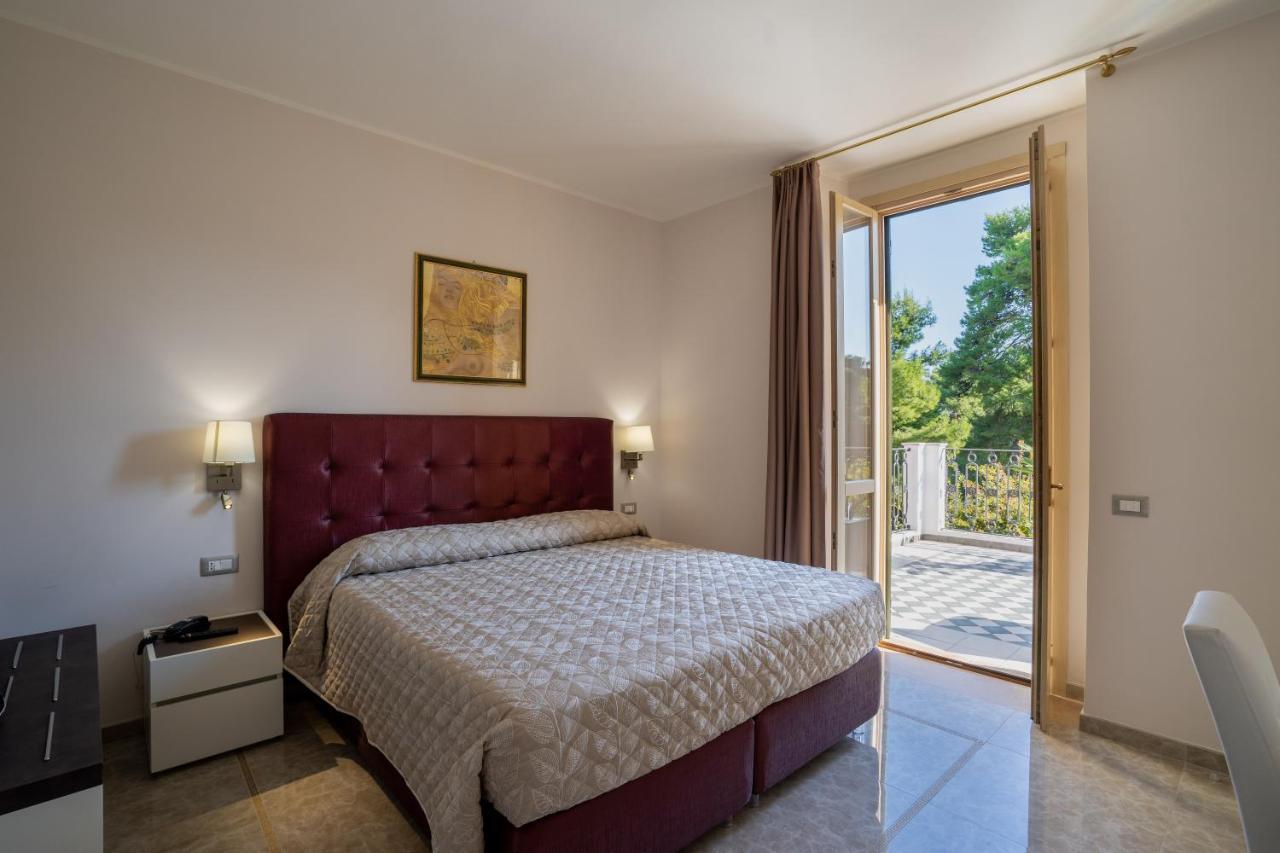 Park Hotel Villa Maria San Menaio Exteriör bild