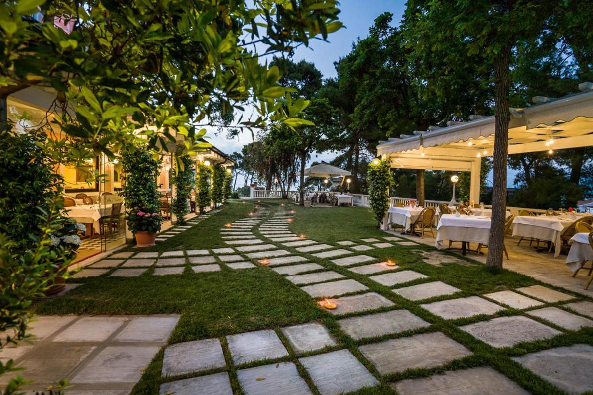 Park Hotel Villa Maria San Menaio Exteriör bild