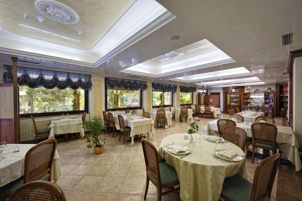 Park Hotel Villa Maria San Menaio Exteriör bild
