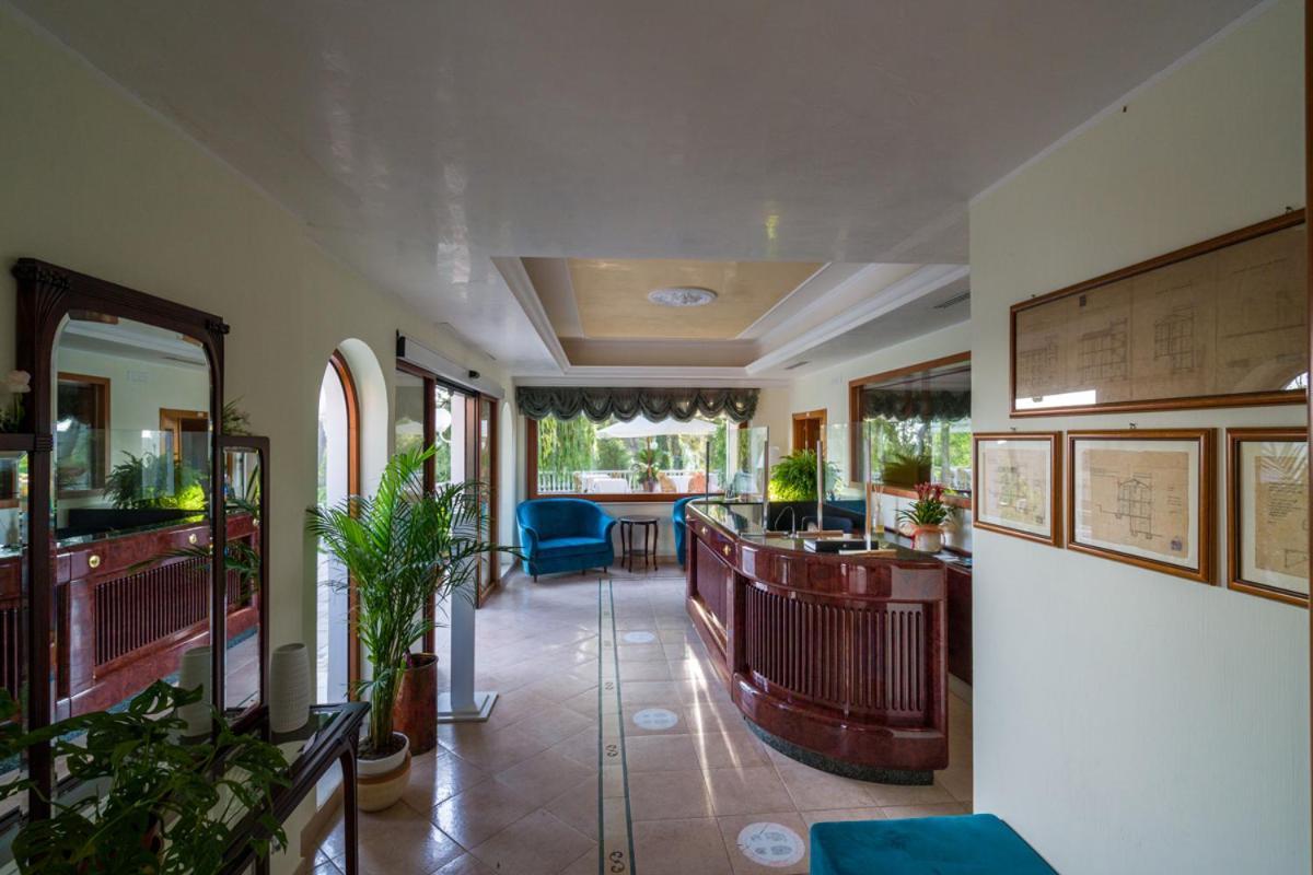 Park Hotel Villa Maria San Menaio Exteriör bild