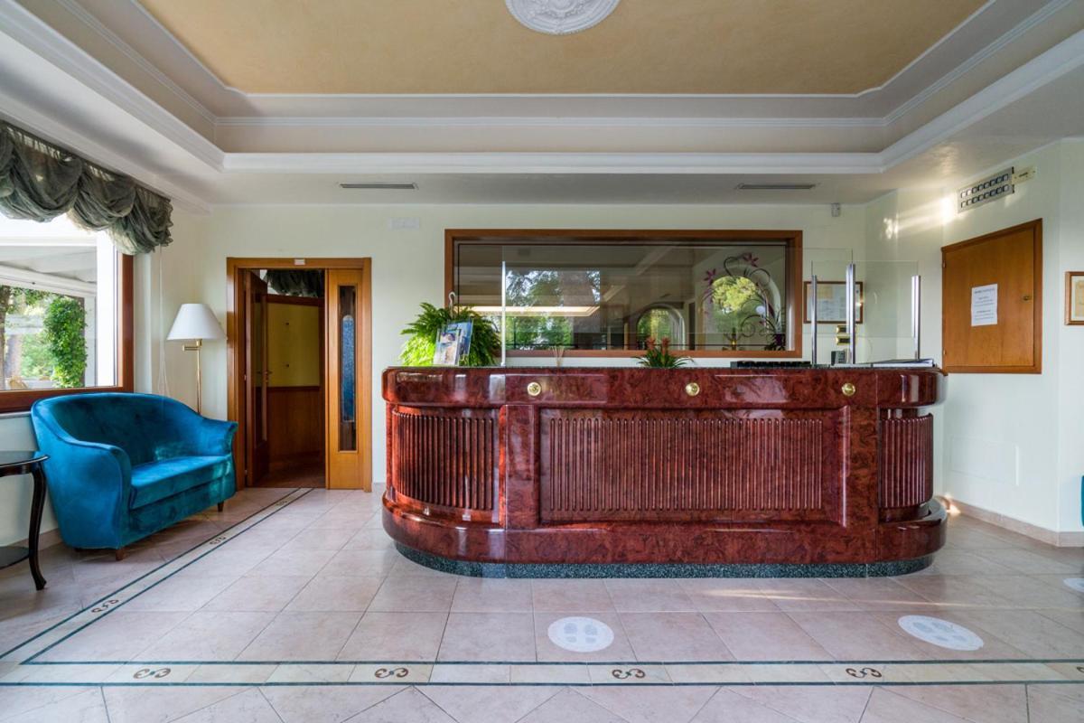 Park Hotel Villa Maria San Menaio Exteriör bild
