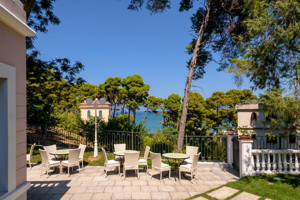 Park Hotel Villa Maria San Menaio Exteriör bild