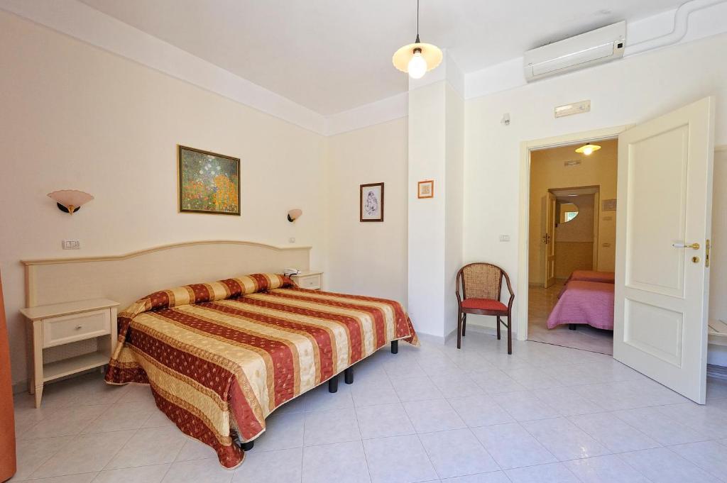 Park Hotel Villa Maria San Menaio Rum bild